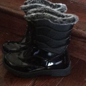 Girls black winter boots